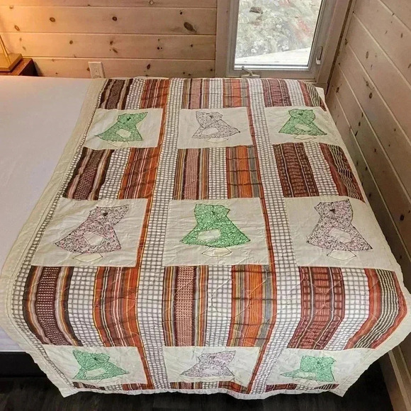 Vintage  Handmade Quilt Blanket - Picture 2 of 15